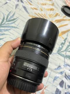 Canon 85mm 1.8 with hood