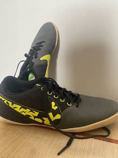 Selling my indoor futsal shoes (originals)