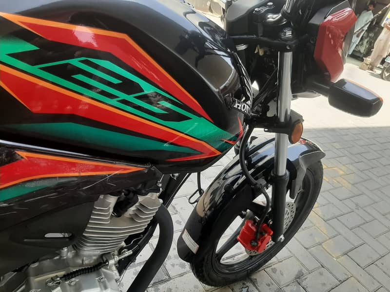 Honda CB 125F 2023 Black colour For Sale 4