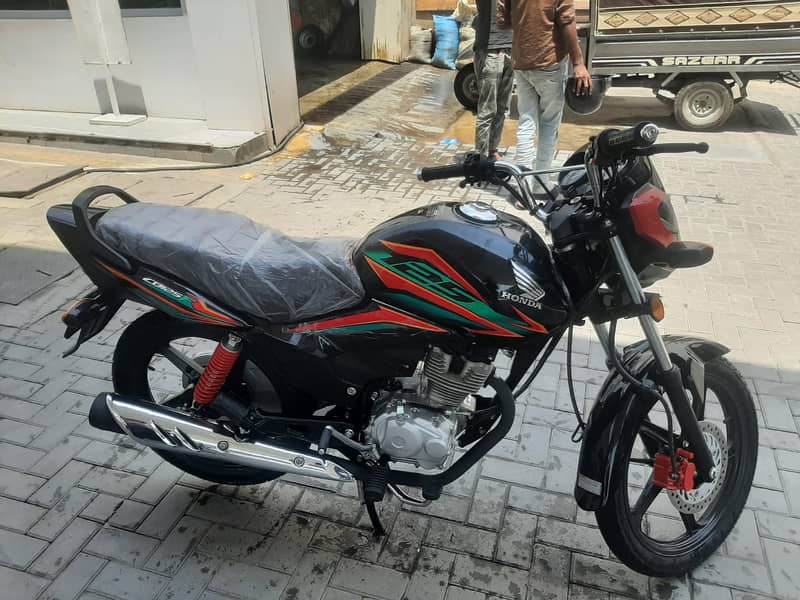 Honda CB 125F 2023 Black colour For Sale 6