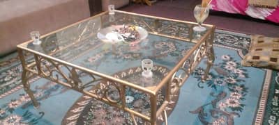 Very beautiful big center table available033351380