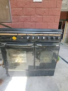 Cooking range with 5 stoves and working oven 0