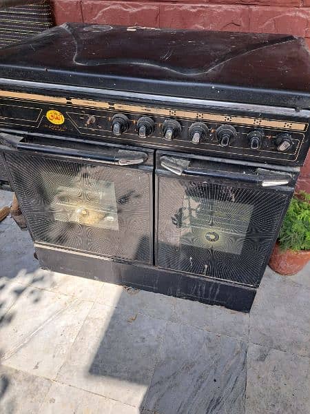 Cooking range with 5 stoves and working oven 2