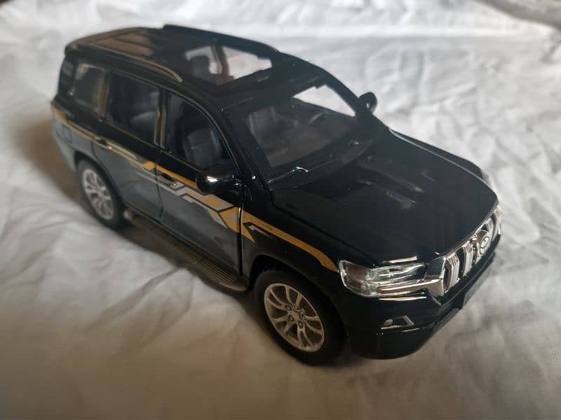 Diecast model metal cars Toyota Prado CZ-10 1