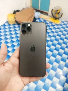 iPhone 11 pro. . bettre 80 . . 64 GB black colar