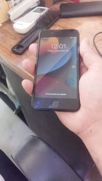 i phone 7 non PTA condition 10 &9 128 gb color black 2