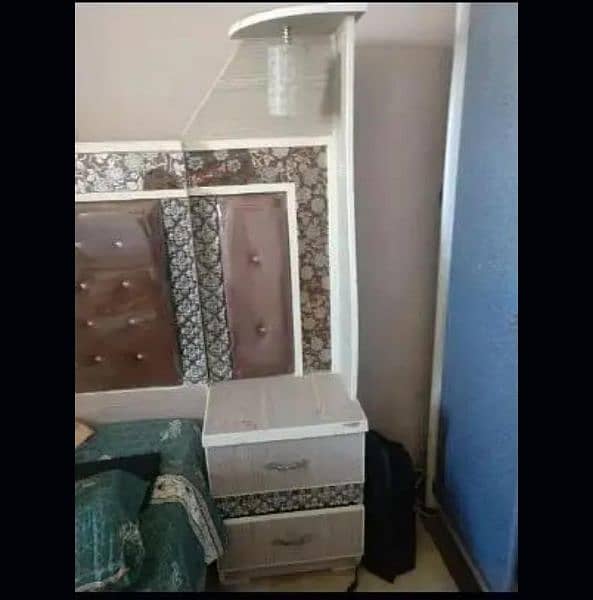 4 piece bedroom set fresh condition. 2