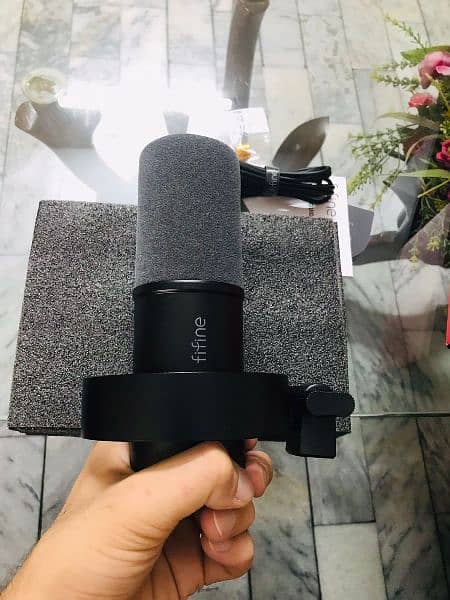 Fifine k688 XLR/USB Dynamic Mic, Shock mount, Touch Mute, For Podcast 11