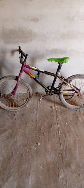 bycicle for sale condition ap logon k samny Hai demand 5000 hai 1