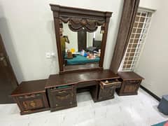 Dressing table with 2 side tables