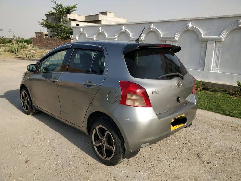 Toyota Vitz 2010 4