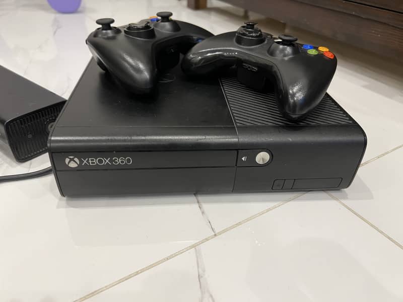 Xbox 360 E series with 2 wireless controllers. Jtag. 250gb 0