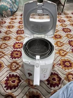 fryer new condition only 4 time used