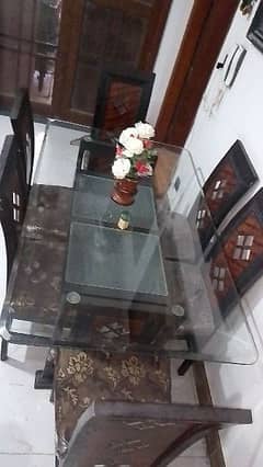 6 seater dining table for sell