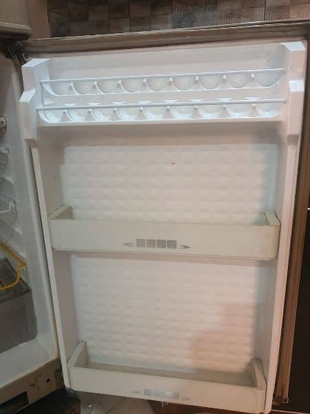 Dawlance Refrigerator | Refrigerator | genuine condition 1