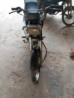 hi speed 2022 genuine condition card wali bike hai new tyre installed