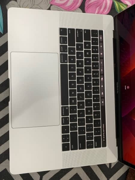 MacBook Pro 2017 | 16GB/1TB/4GB | 15 inch with Touch Bar 1