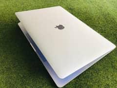 Apple Macbook pro 2017 Core i7 16GB RAM 512GB SSD 4GB Graphics Card