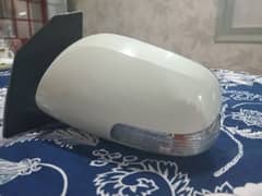 Toyota Corolla GLI Retractable side mirrors with builtin indicators