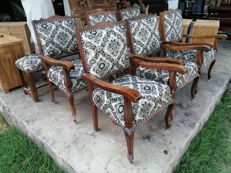 Chairs for sale. 0315/518/595/7/ Total 5 chairs 7