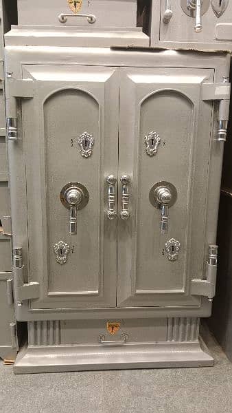 Locker & Bank Safes 7