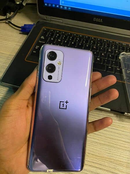 OnePlus 9 in Winter Mist Color 2