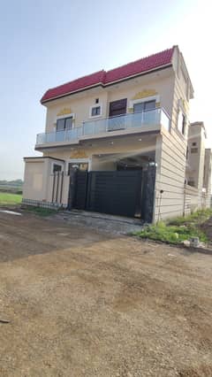 Corner house for sale in Diamond city