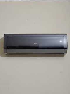 Gree 1 Ton Air conditioner in outclass condition just as new