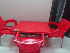 selling 3chairs and table