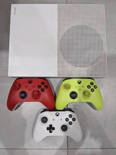 Xbox One S with 3 controllers . exchange with ps4