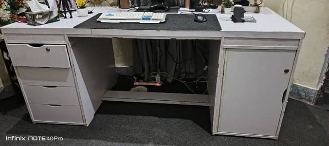 Work desk, Office table