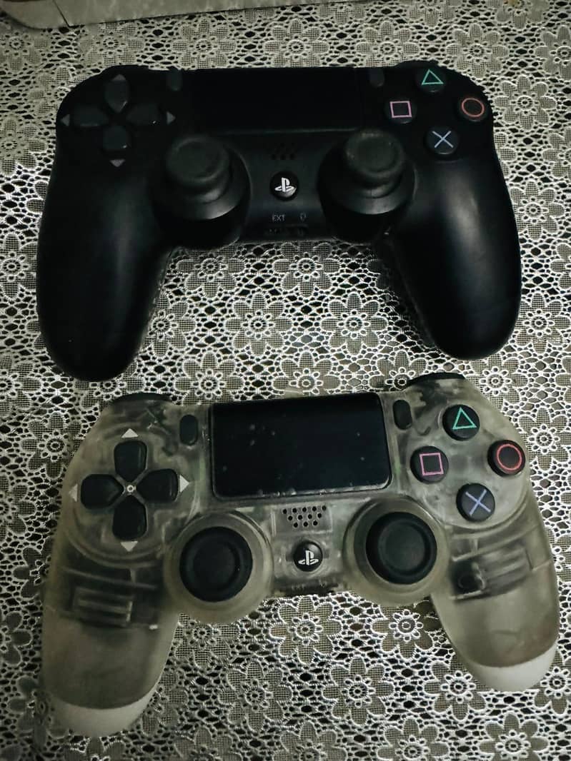 Used Playstation 4 for sale box piece, 2 controllers and 2 games GTA 5 4