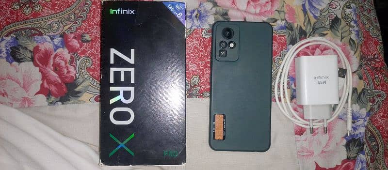 zero x pro 8+3/128 indisplay fingerprint. 18