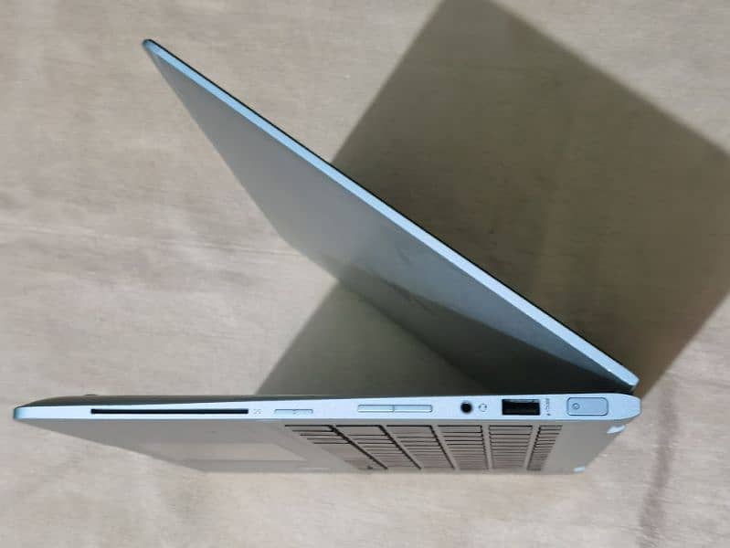 X360 Hp Core i5 7th generation Touch screen Model  Elitebook 1030 G2 . 7