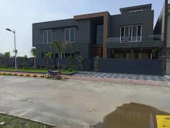 Bahria town, phase 8, 1 kanal double unit house 5 beds with attached baths outstanding location on investo