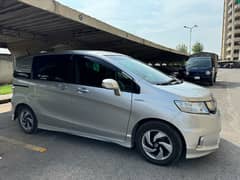 Honda Freed/ Spike in Excellent Condition