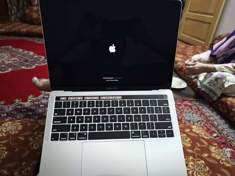 MACBOOK PRO 2019 CORE I5 0