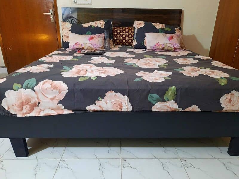 Bed / bed set / double bed / king size bed / habitt furniture 2