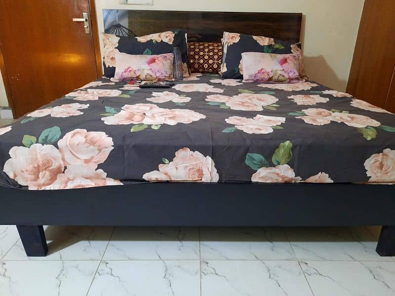 Bed / bed set / double bed / king size bed / habitt furniture 3