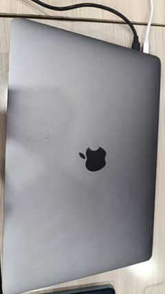 MacBook Pro 2017, Urgent Sale, Screen Price Pta ha but yeh chal rha