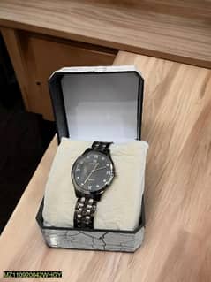 Man's analogue chain watch