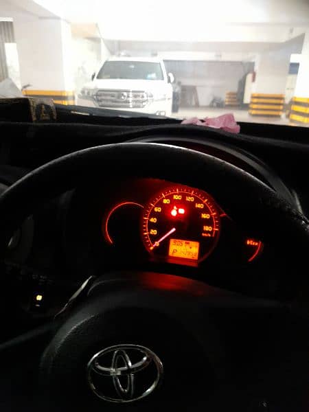 Toyota Vitz 2013 1