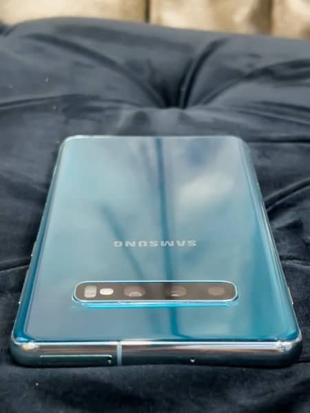 Samsung S10 Plus (128 GB, Prism Green) 1