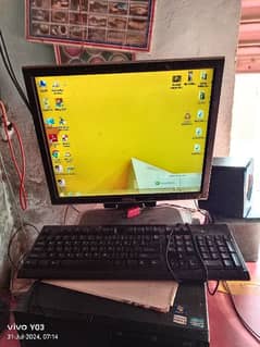 PC for sale 17 inch lcd Dell Jhang mor 500 gb hard 2 gb ram