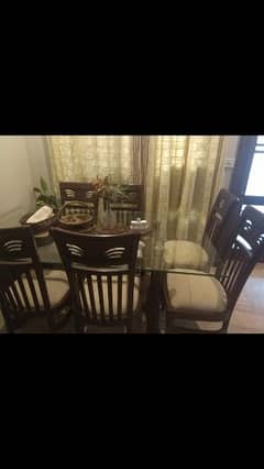 very good condition dining table 10/9.5 months used