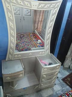 dressing table wooden Good condition white polish bhi hoti h
