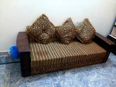 Wooden Sofa Set for 5 person لکڑی کا بنا ہوا صوفہ سیٹ