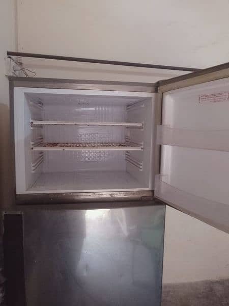 4 sale pel  refrigerator full size   condition  10/9 3