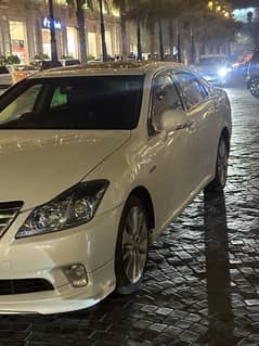 Toyota Crown 2011 pearl white Total Genuine Isb No