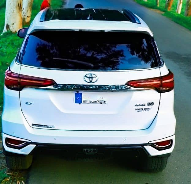 Toyota Fortuner V 2022 8